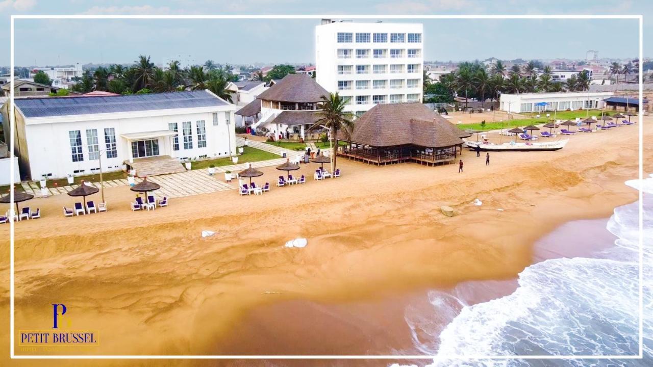 Hotel Petit Brussel Lome Exterior photo