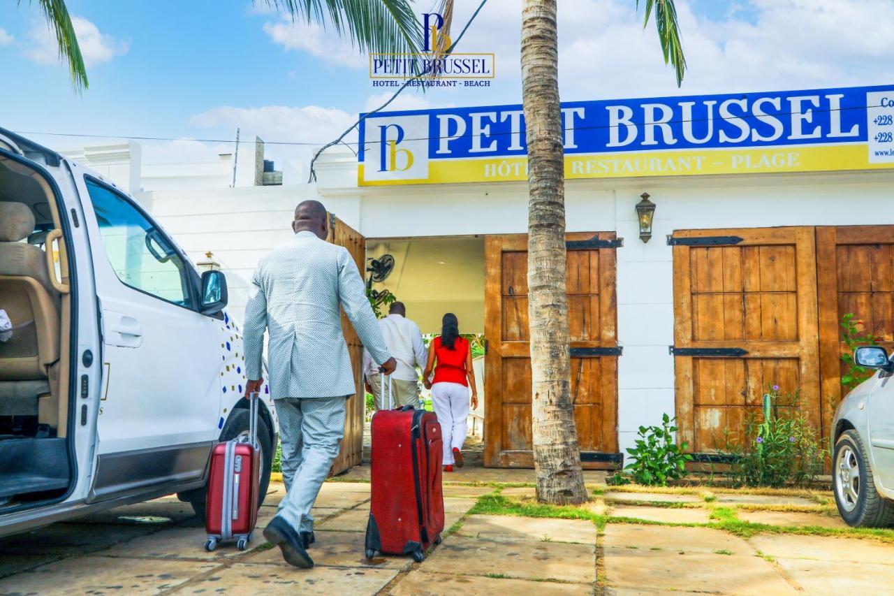 Hotel Petit Brussel Lome Exterior photo