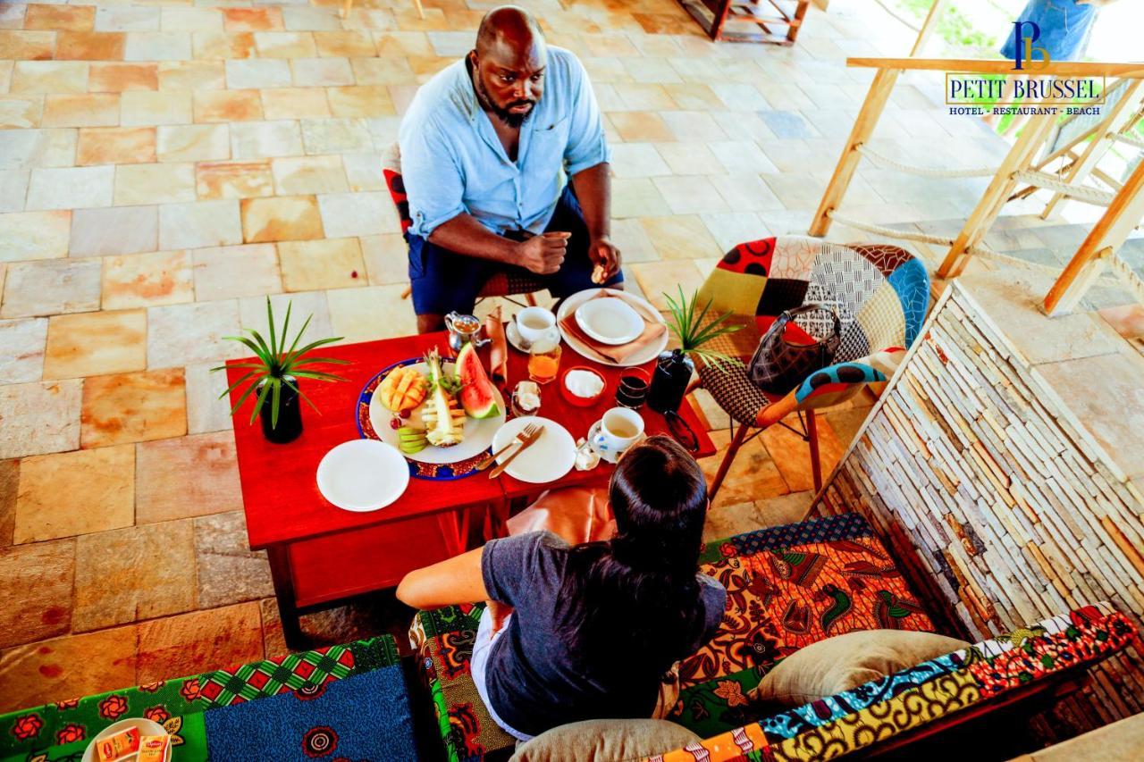 Hotel Petit Brussel Lome Exterior photo