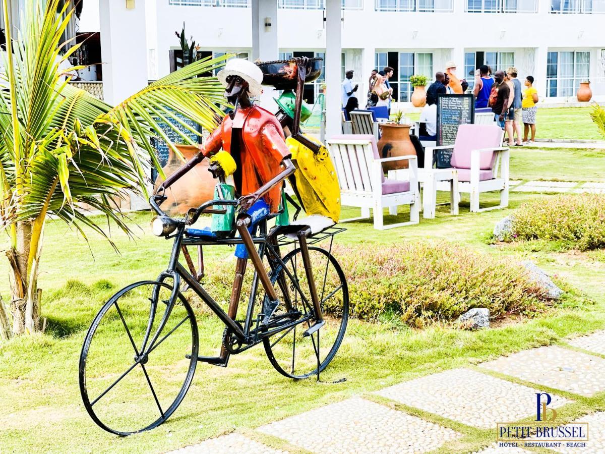 Hotel Petit Brussel Lome Exterior photo